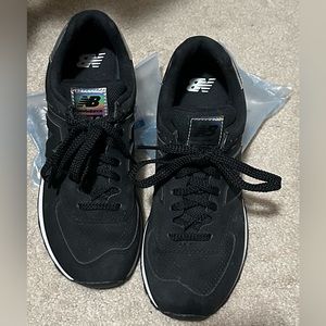 👞NB 574 Shoes Black womans size 9 Wore less than handful of times. Sold as is.